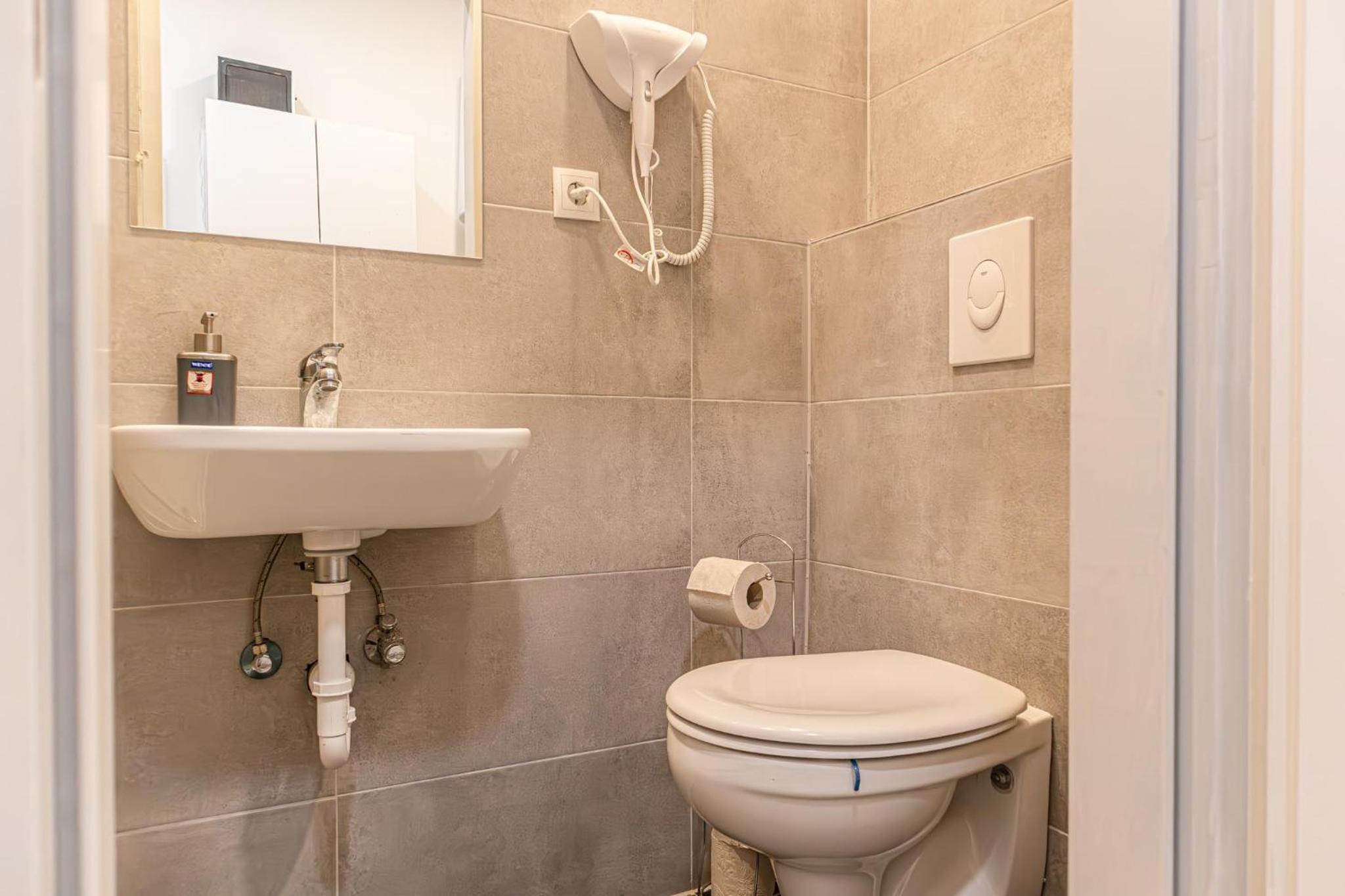 Beautiful 1BR Apartment in Central Meidling