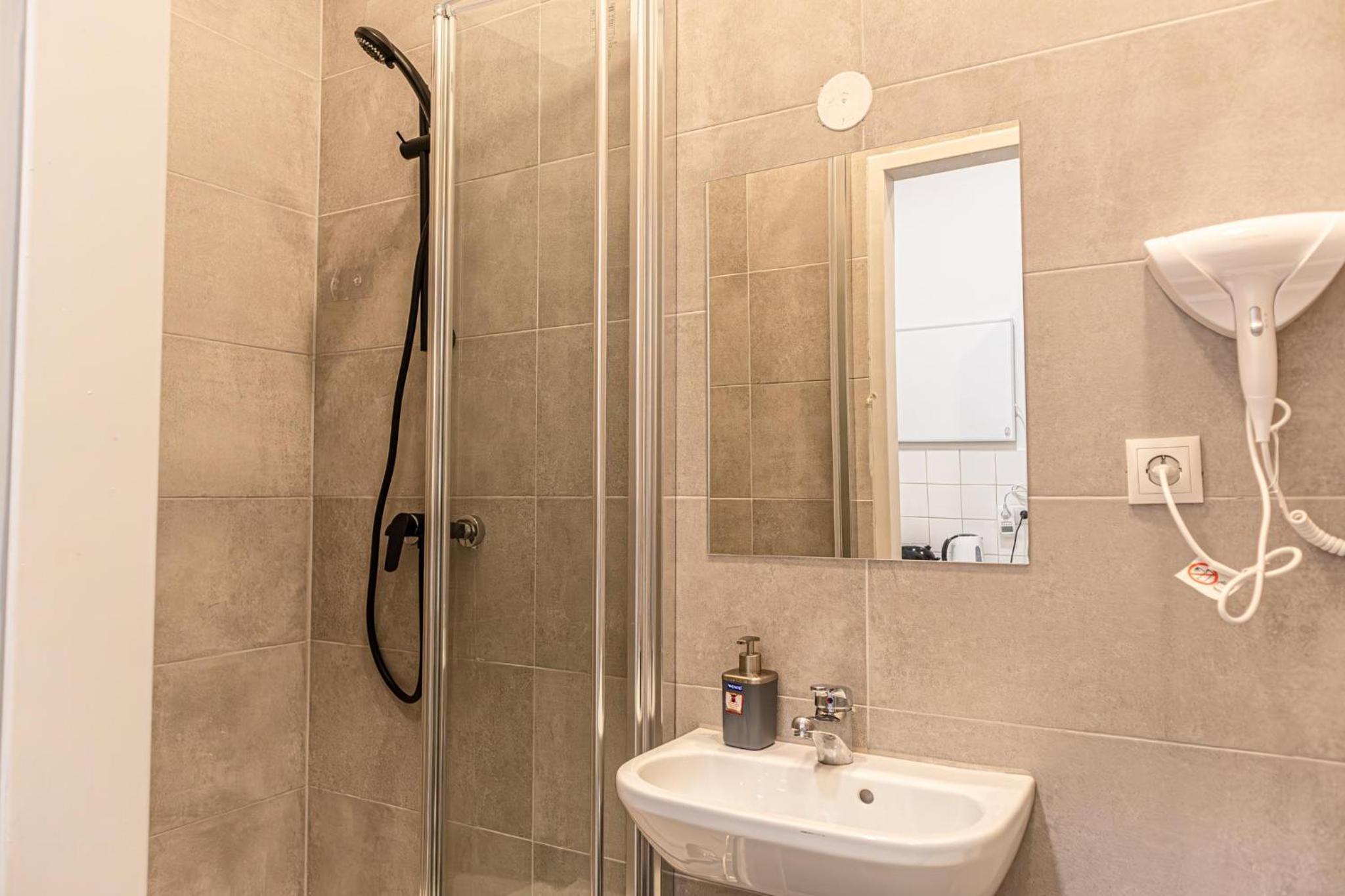 Beautiful 1BR Apartment in Central Meidling