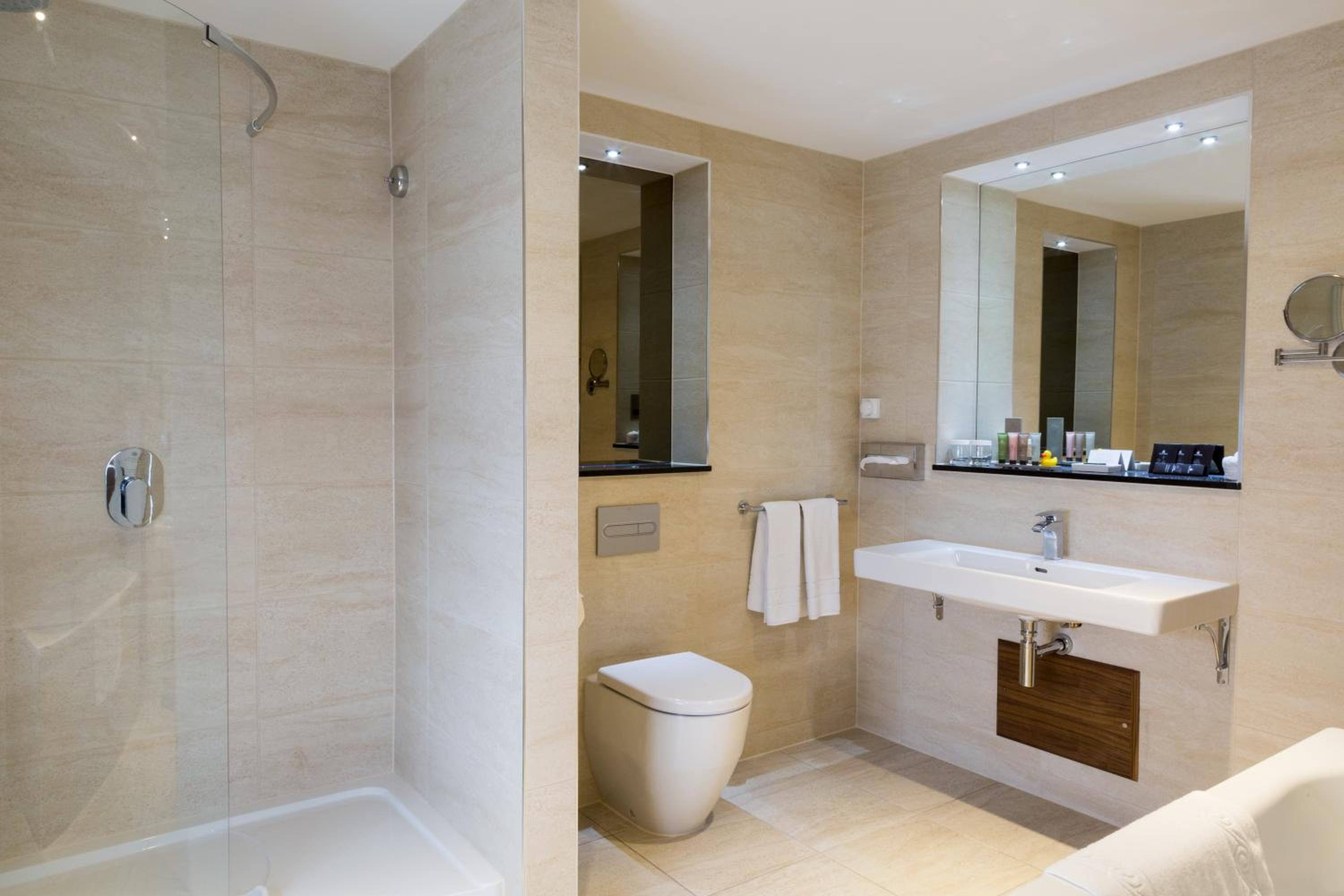 Basingstoke Vacations - Oakley Hall Hotel - Property Image 42