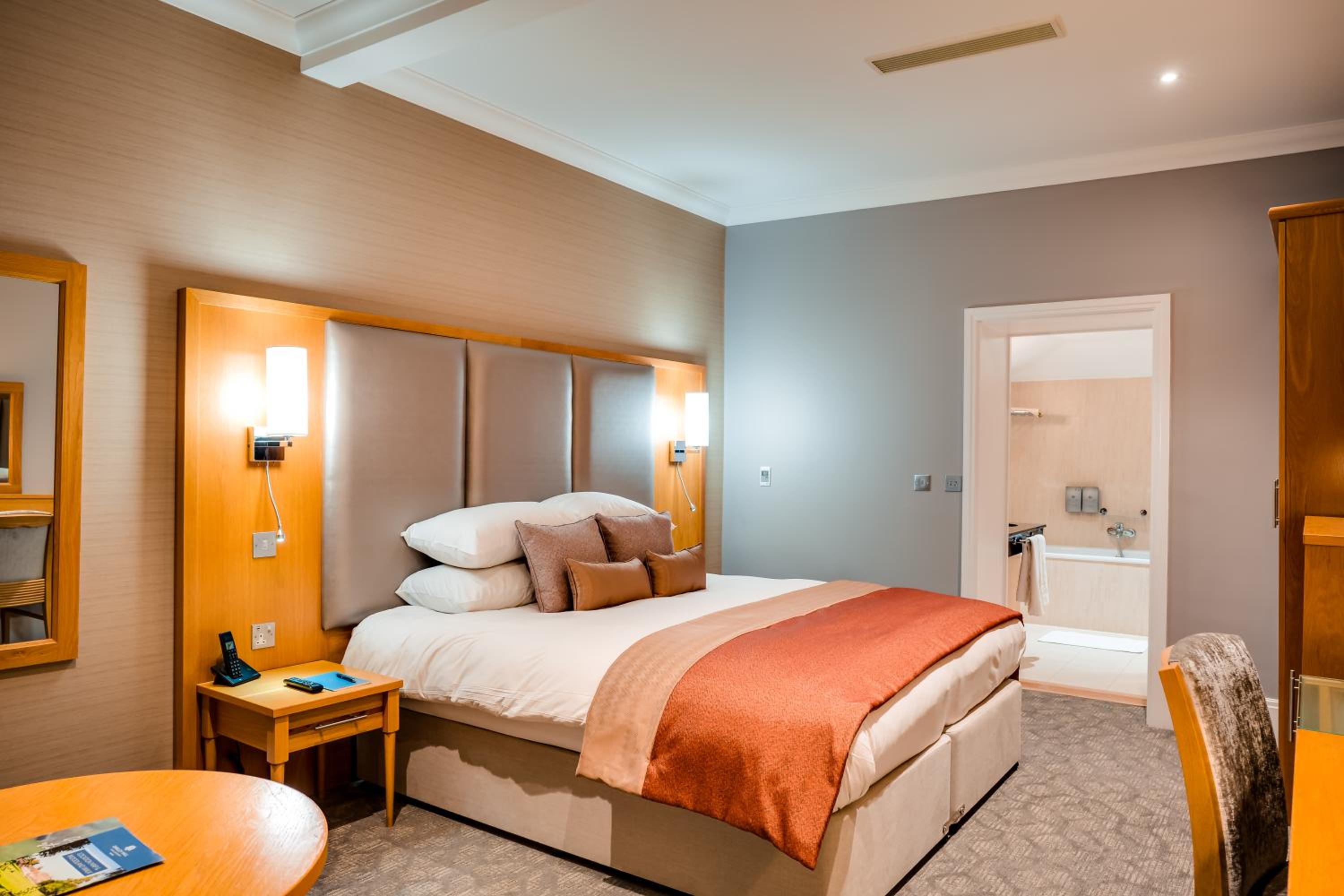 Basingstoke Vacations - Oakley Hall Hotel - Property Image 46