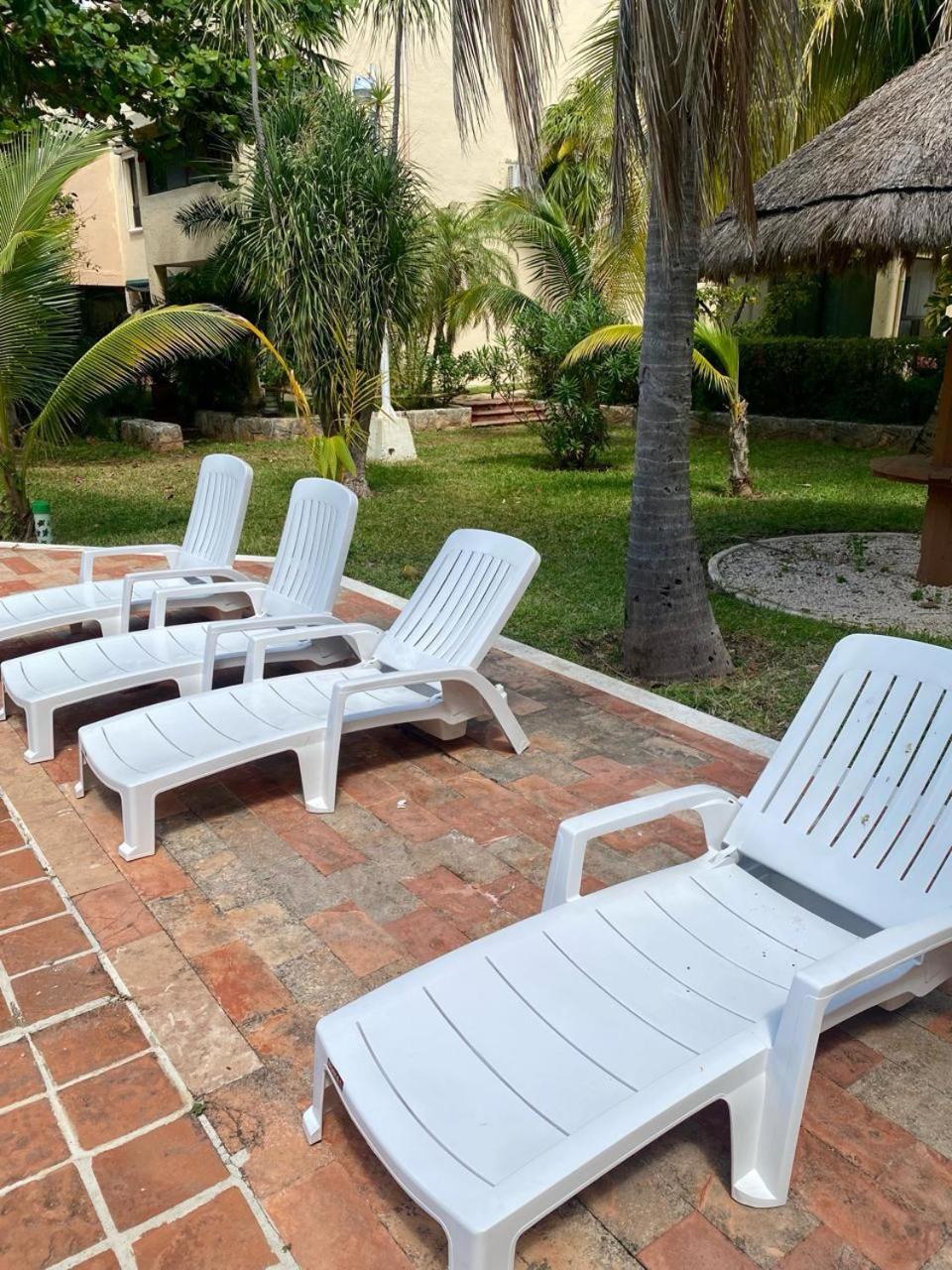 Private Villa Complex with Pool in Zona Hotelera