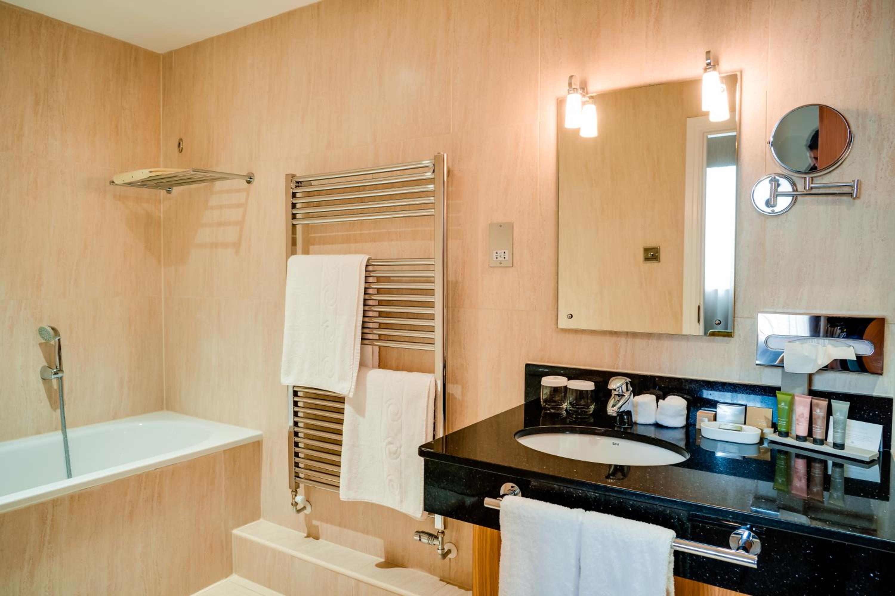 Basingstoke Vacations - Oakley Hall Hotel - Property Image 47