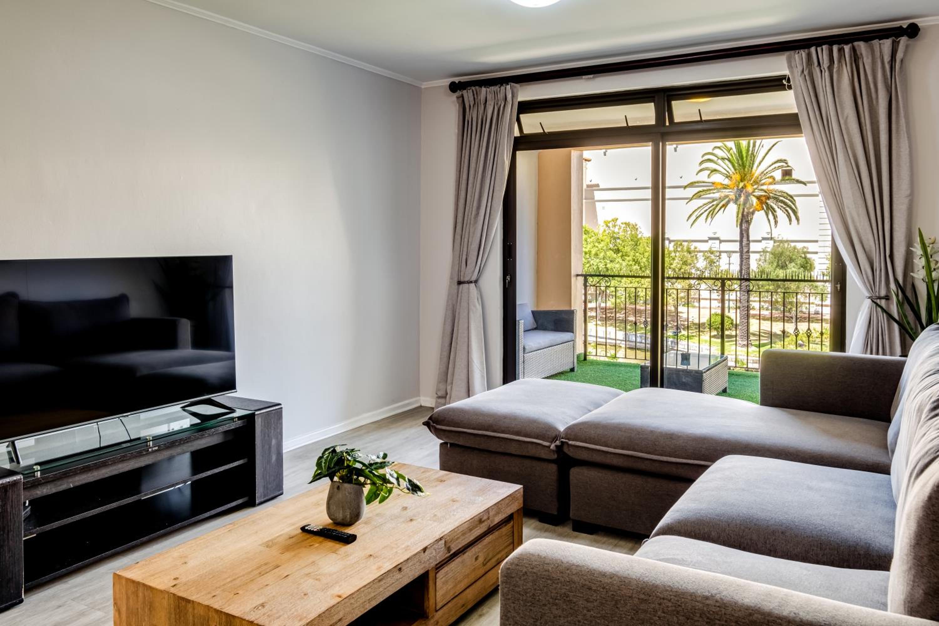 Belina - Island Club Canal Front
