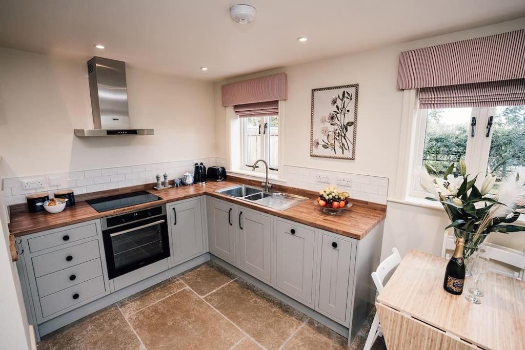 Luxury Farm Cottage with Hot Tub