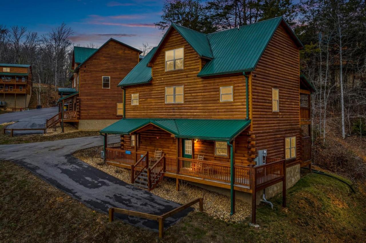 Tennessee Escape 2 Hot Tubs, 3 Decks and Pool Table view 2