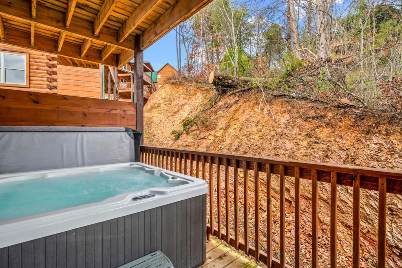 Tennessee Escape 2 Hot Tubs, 3 Decks and Pool Table view 3