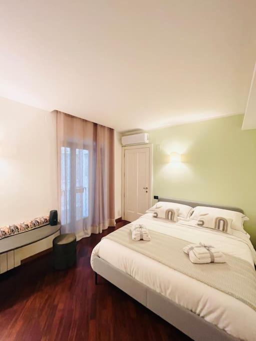 Re Gallo Luxury apartment Plebiscito in Via Chiaia