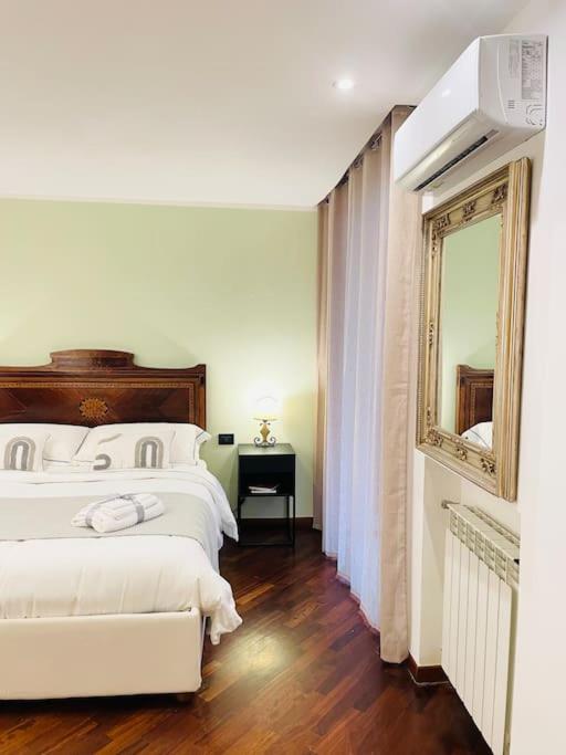 Re Gallo Luxury apartment Plebiscito in Via Chiaia