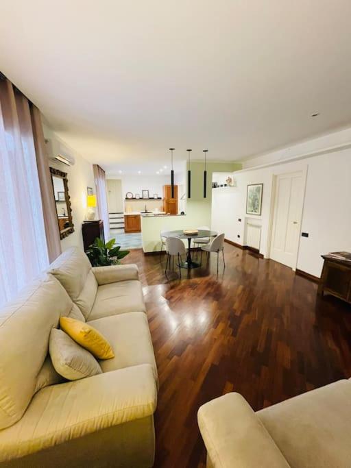 Re Gallo Luxury apartment Plebiscito in Via Chiaia