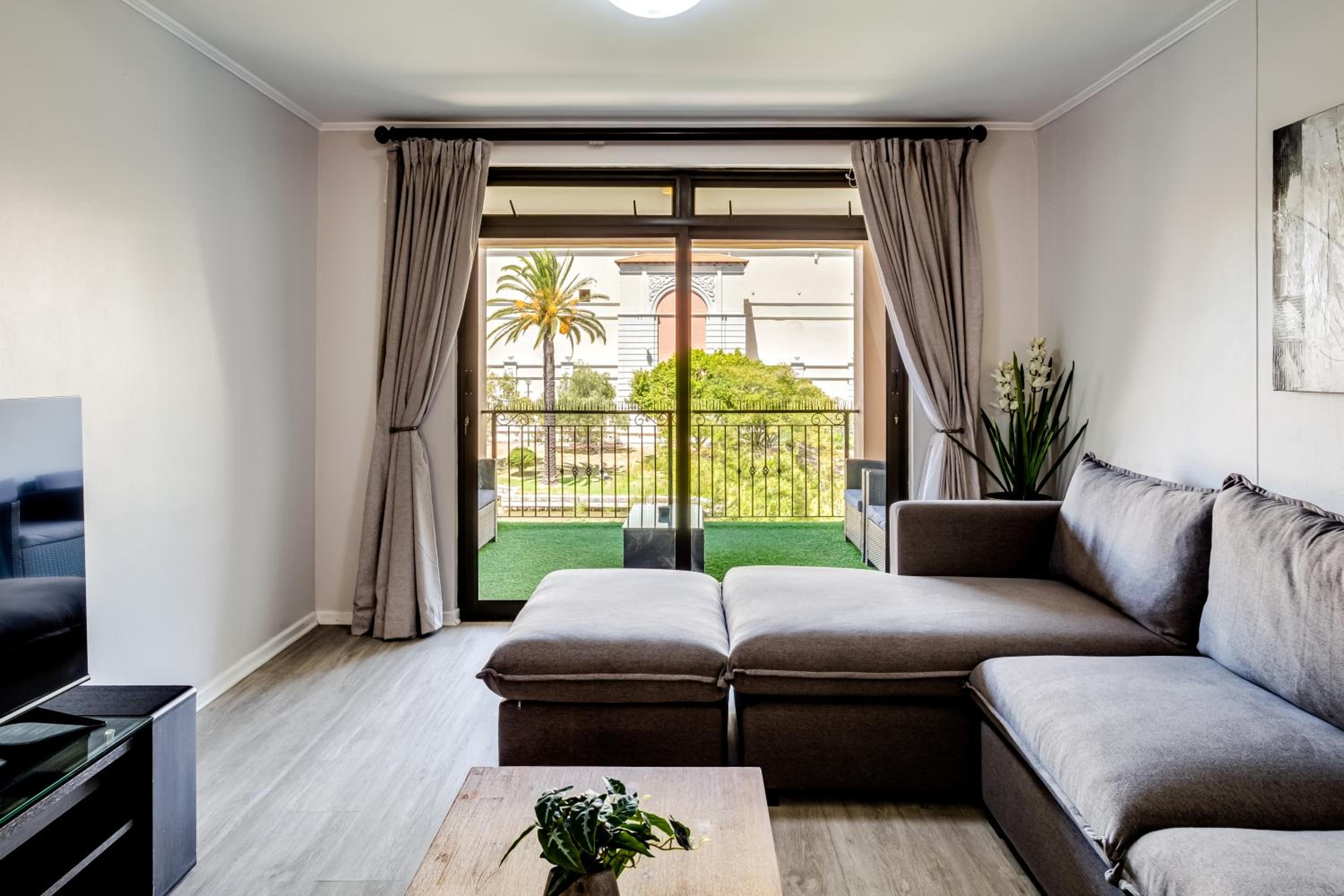 Belina - Island Club Canal Front