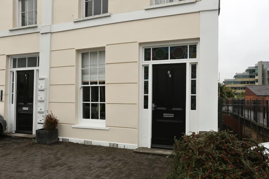 Apartment in the heart of Cheltenham/ Parking