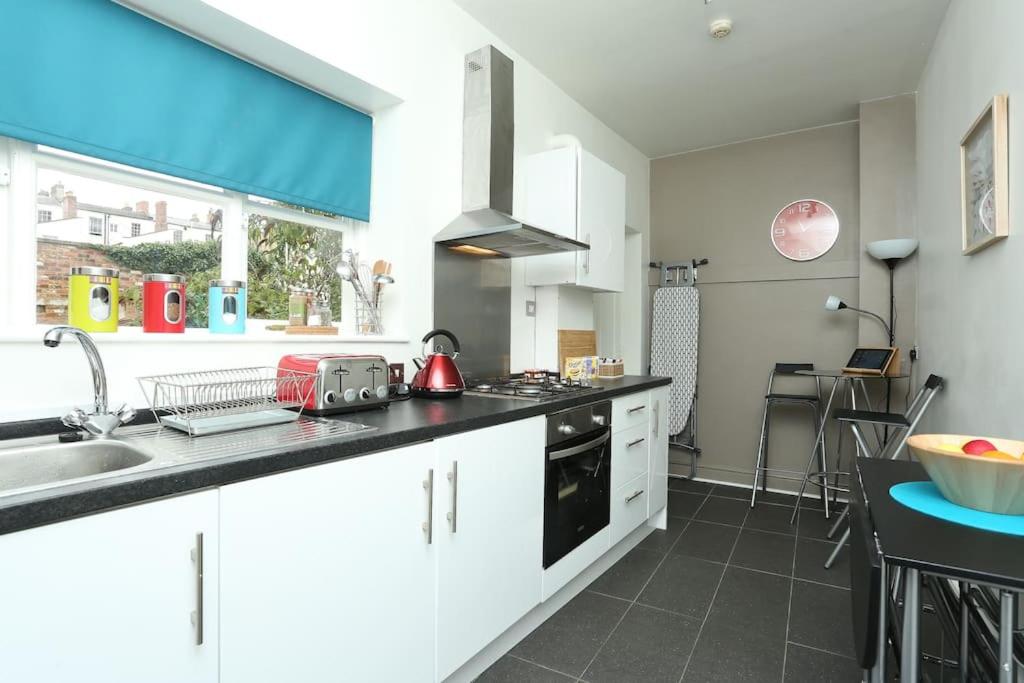 Apartment in the heart of Cheltenham/ Parking