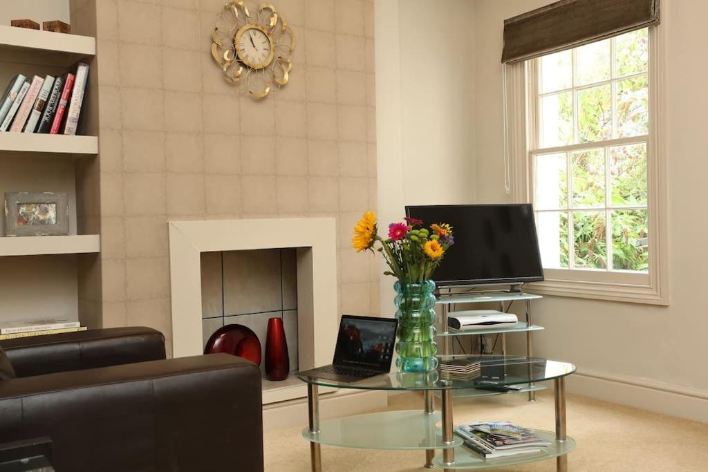 Apartment in the heart of Cheltenham/ Parking