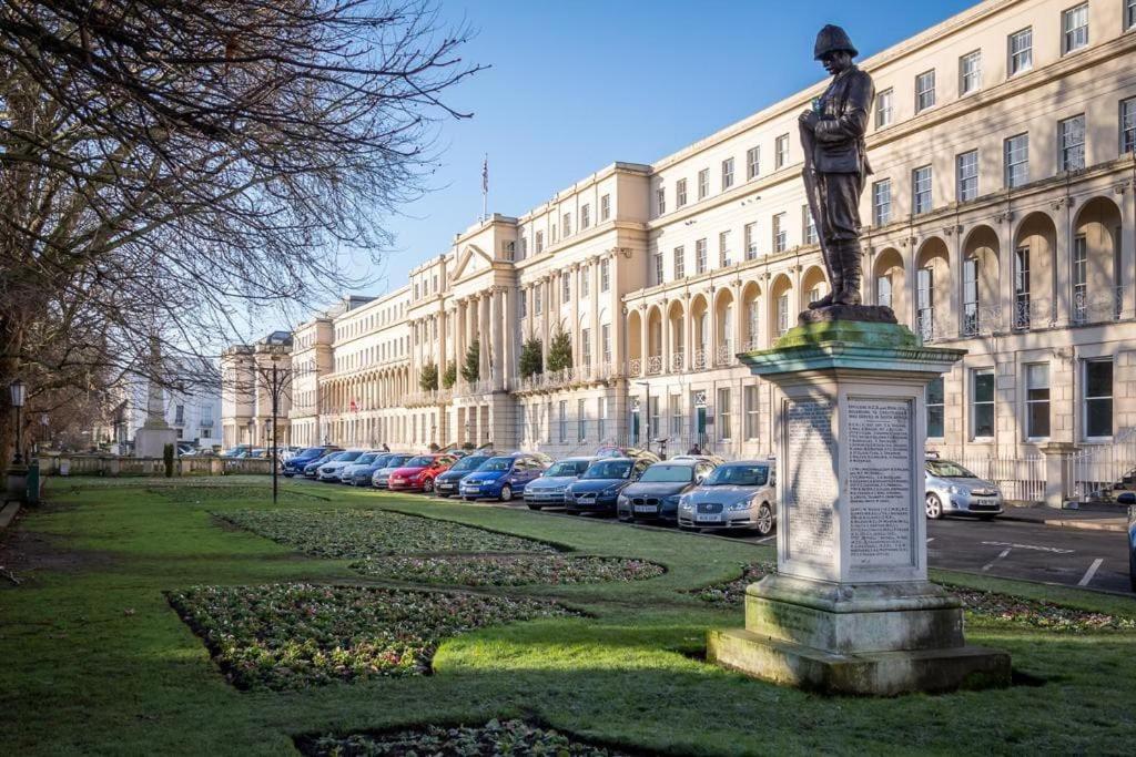 Apartment in the heart of Cheltenham/ Parking