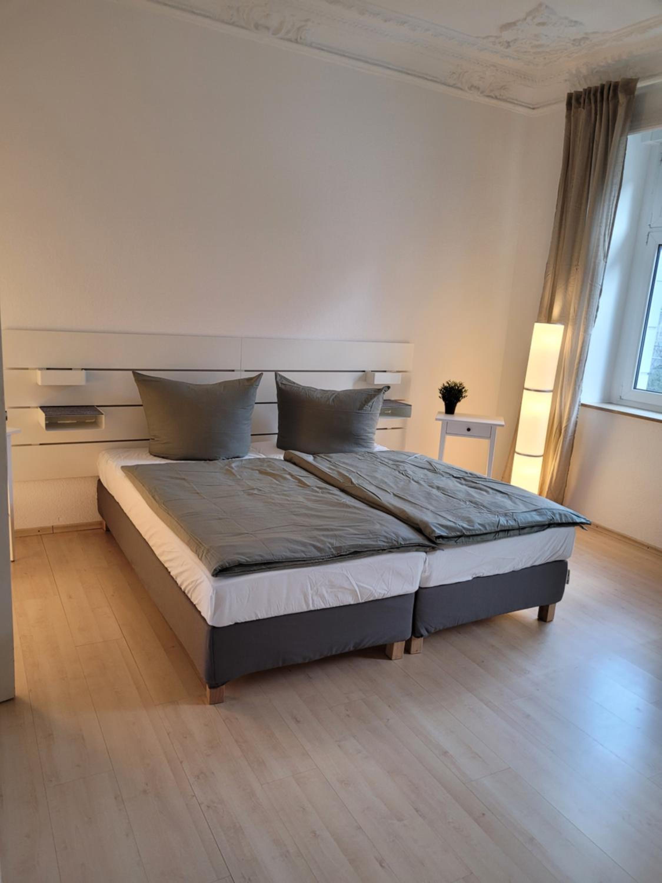 Wunderschönes 4 Zimmer Altbau Apartment mit Terrasse und Patio