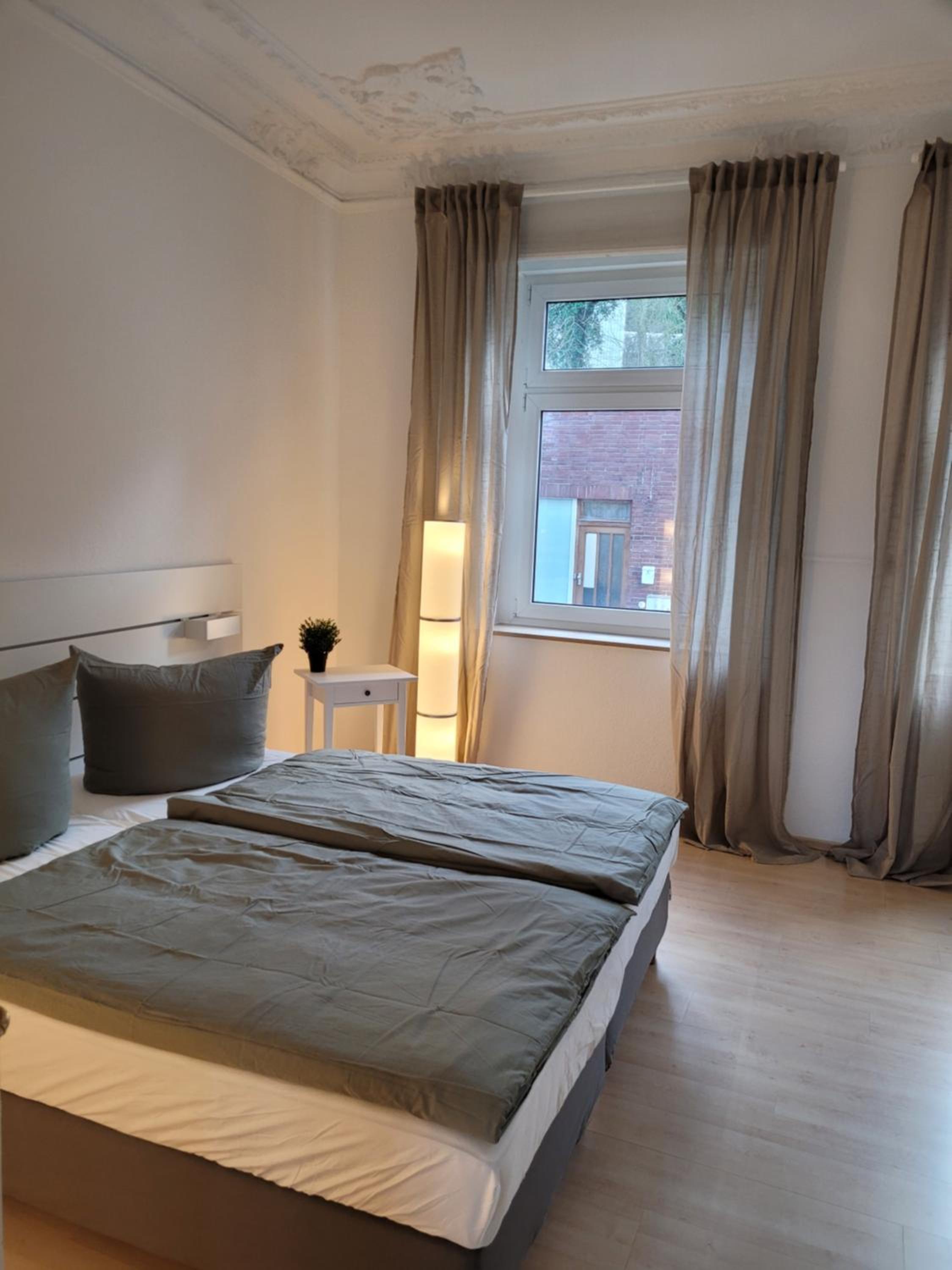 Wunderschönes 4 Zimmer Altbau Apartment mit Terrasse und Patio