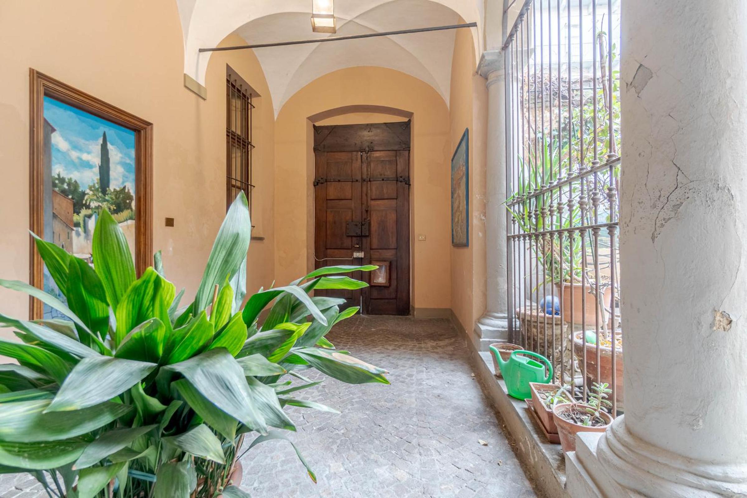 GuestHost - Quadrilatero Romano! Exclusive & Roomy Apartment view 2