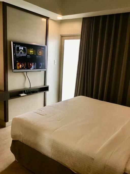 Cozy 1 Studio Room - The Residences BGC Taguig view 5