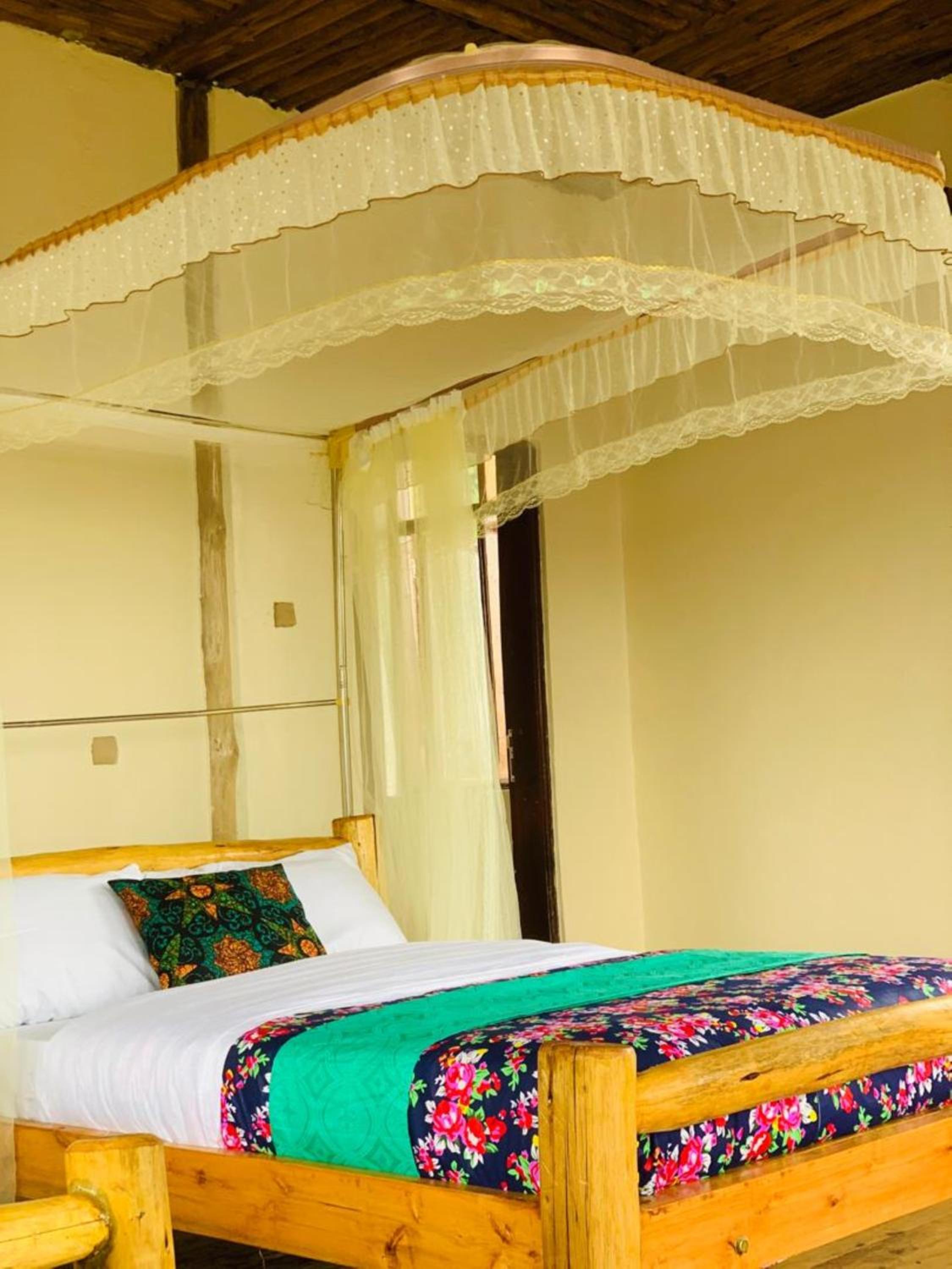 Bwindi Neckview Lodge