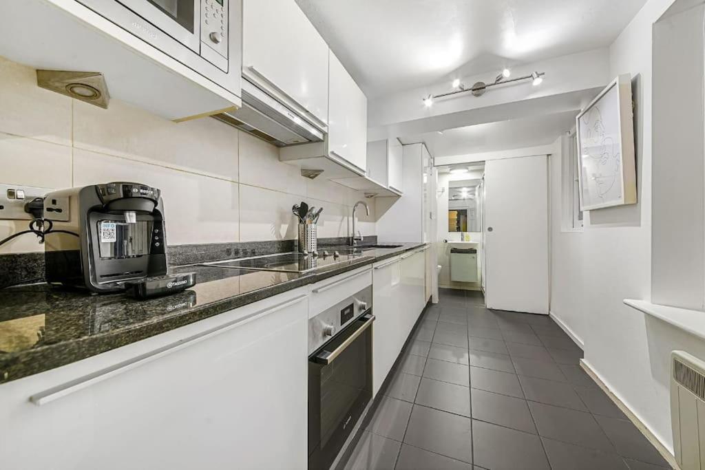 2BR London Basement Flat 13 min walk to Edgware Road & 6mins walk to Marble Arch Station, free Wi-Fi