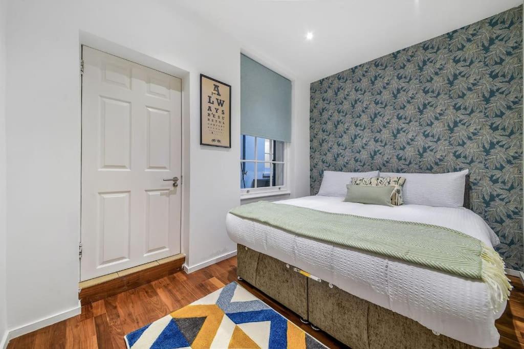 2BR London Basement Flat 13 min walk to Edgware Road & 6mins walk to Marble Arch Station, free Wi-Fi