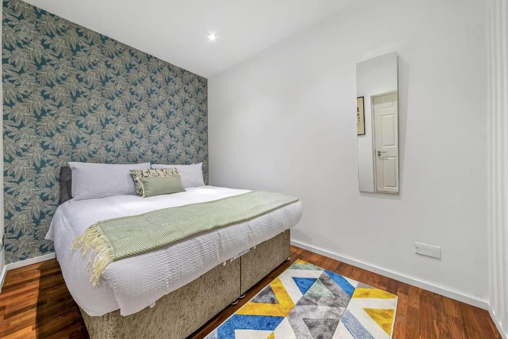 2BR London Basement Flat 13 min walk to Edgware Road & 6mins walk to Marble Arch Station, free Wi-Fi