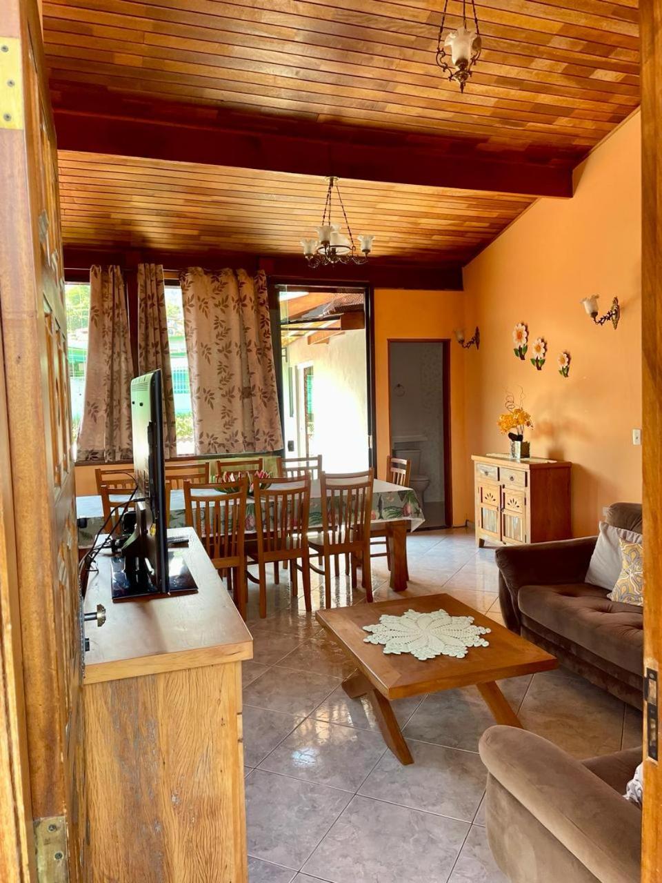 Casa em Ilhabela com piscina