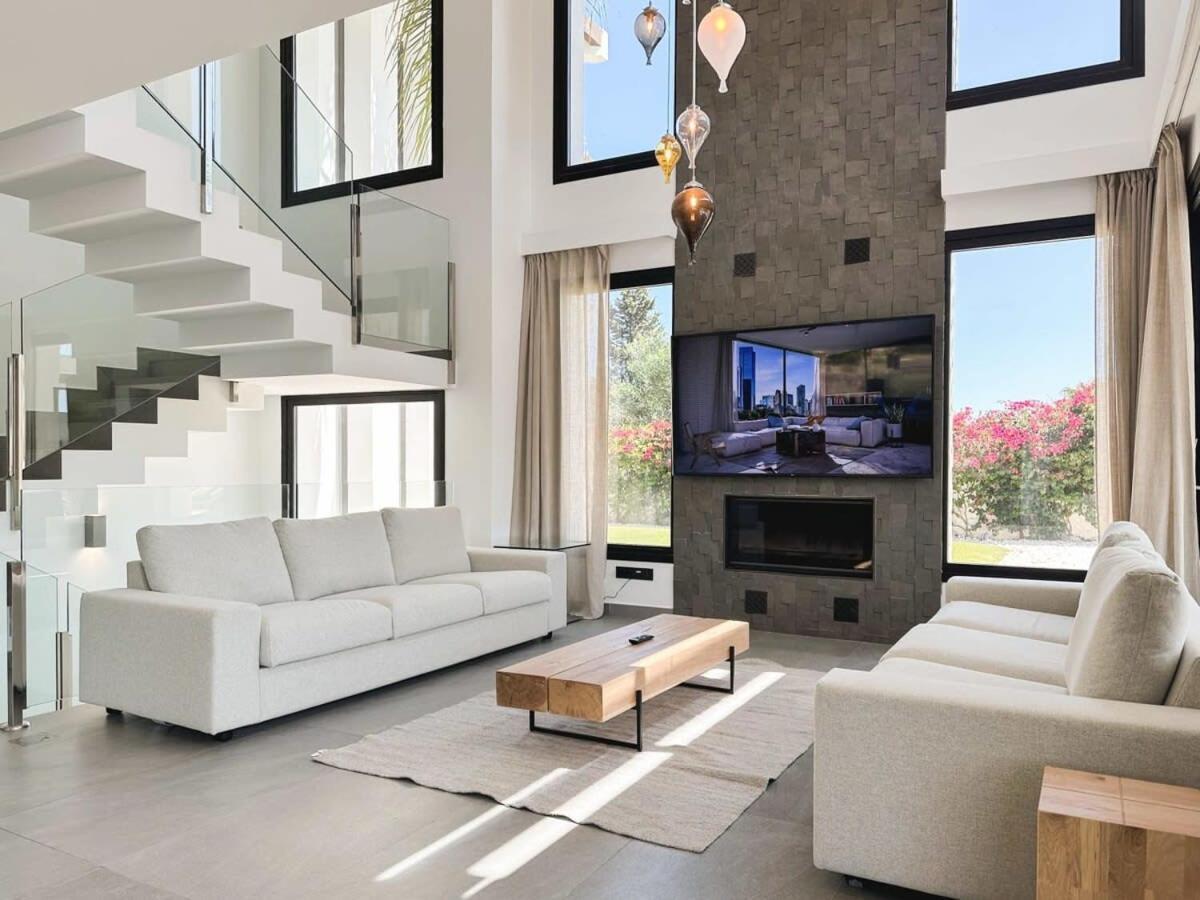 Villa Paraiso w parking gym pool lounge cinema