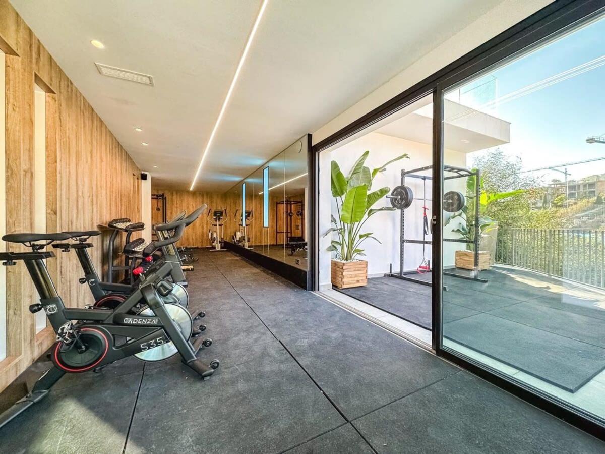 Villa Paraiso w parking gym pool lounge cinema