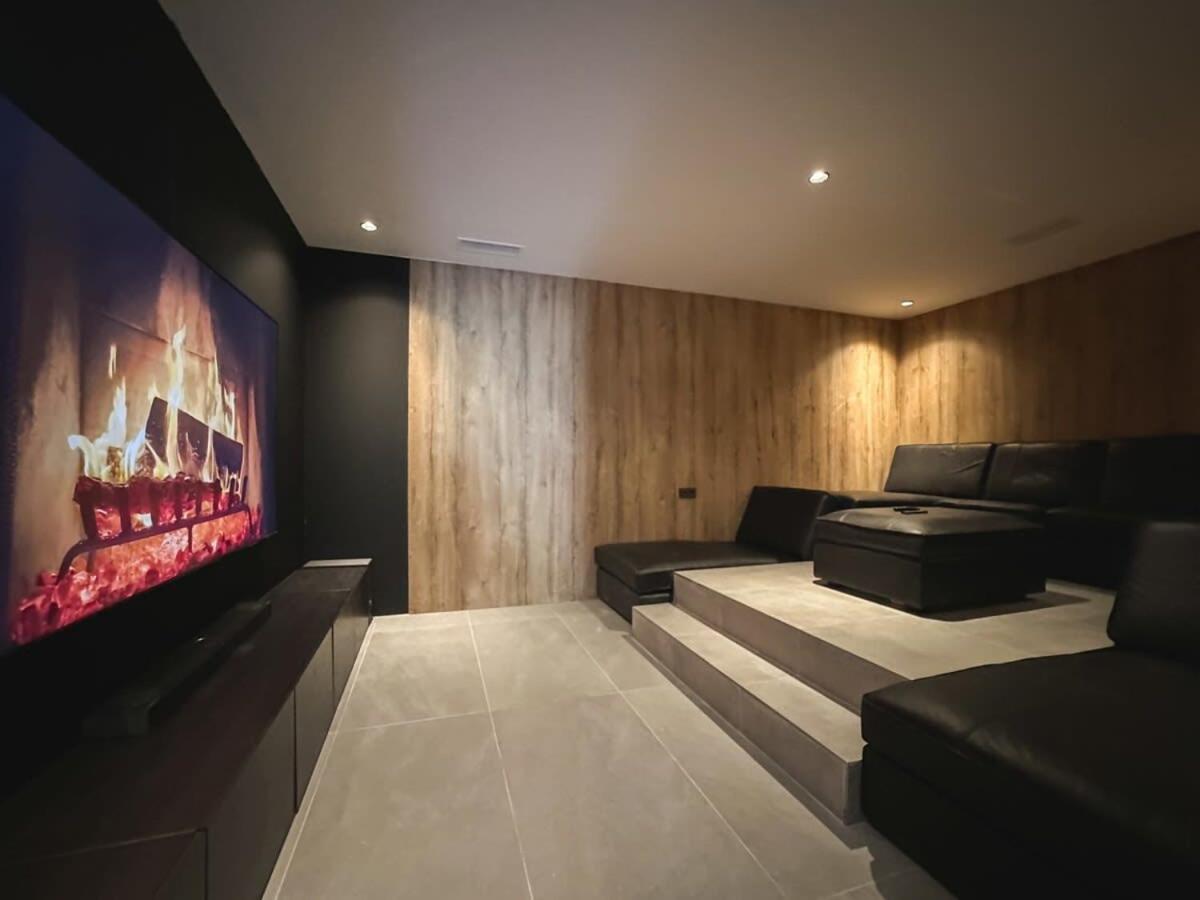 Villa Paraiso w parking gym pool lounge cinema