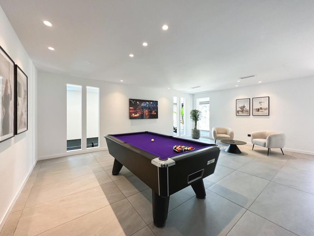 Villa Paraiso w parking gym pool lounge cinema