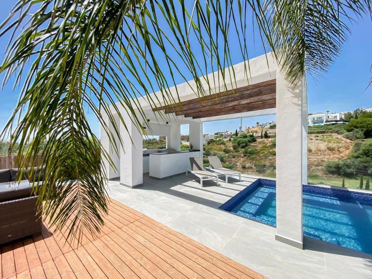 Villa Paraiso w parking gym pool lounge cinema