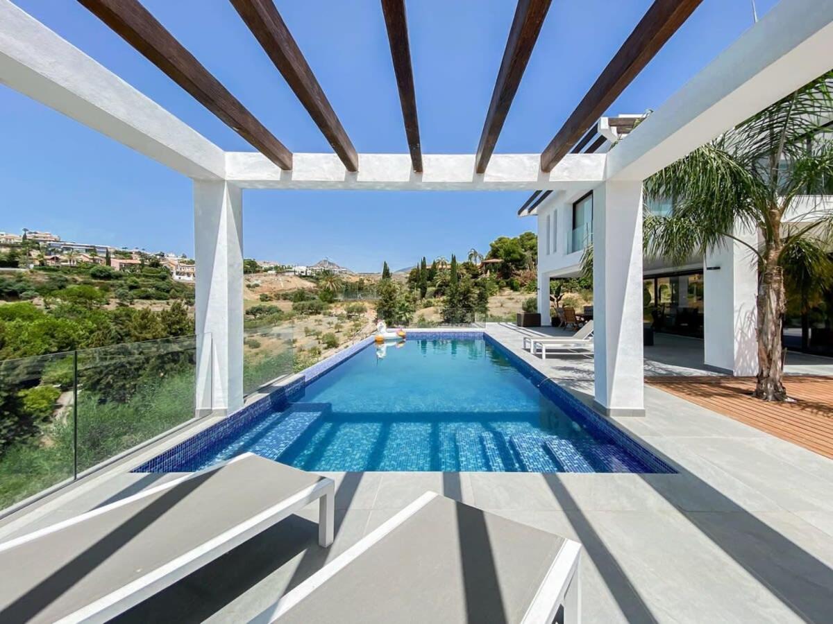 Villa Paraiso w parking gym pool lounge cinema