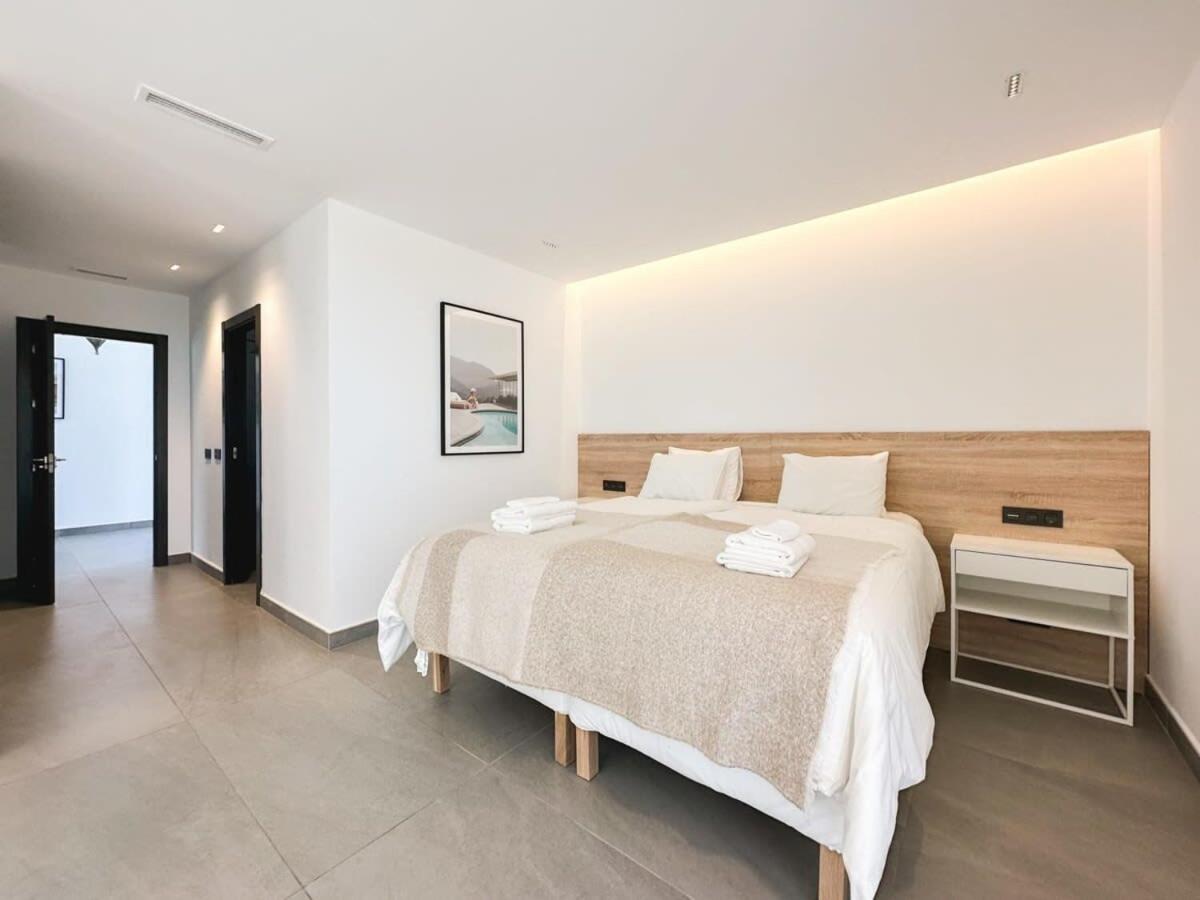Villa Paraiso w parking gym pool lounge cinema