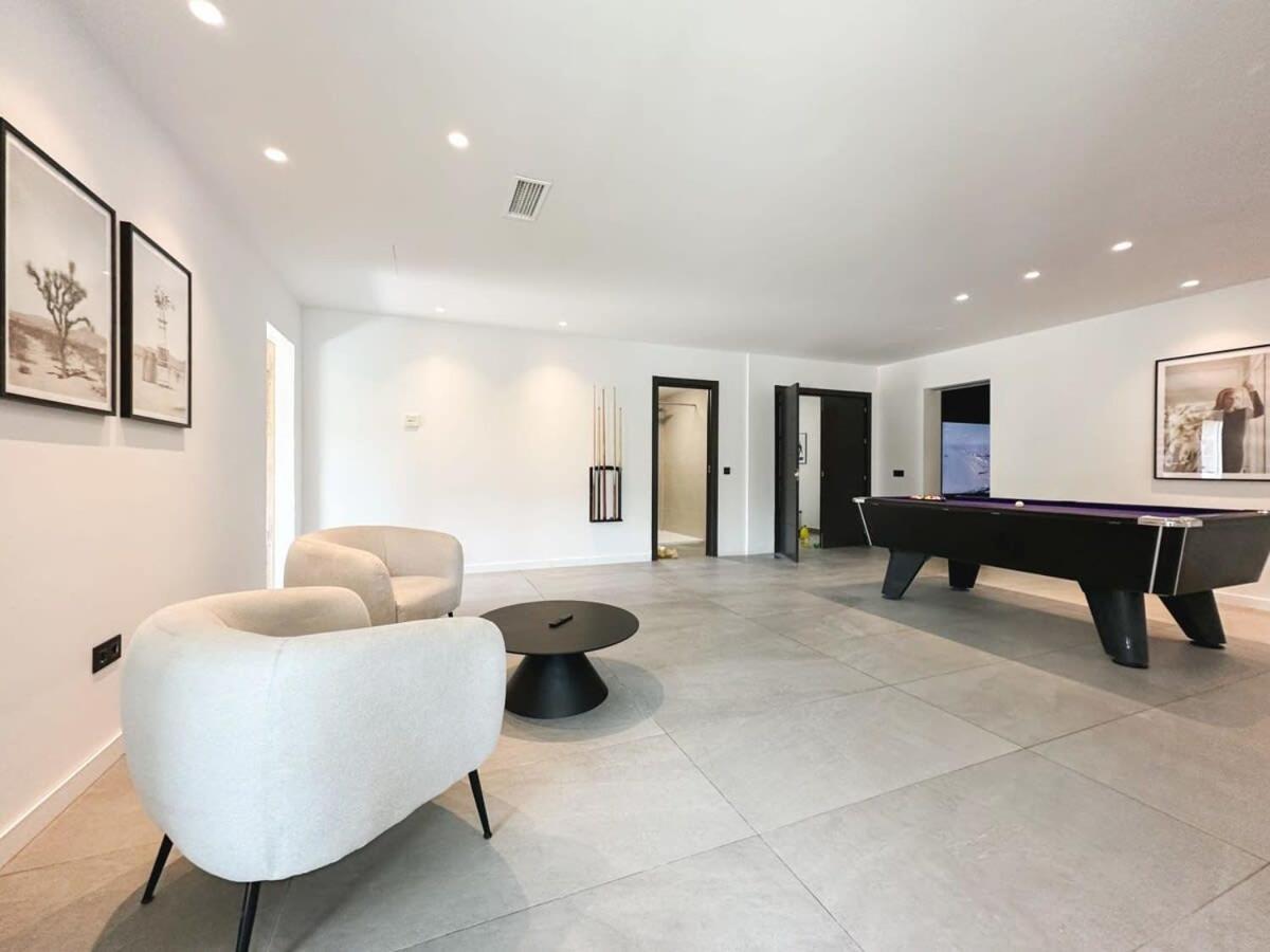Villa Paraiso w parking gym pool lounge cinema