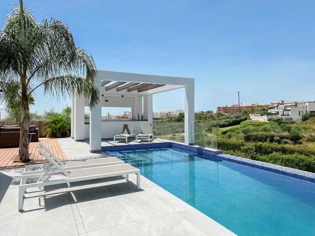 Villa Paraiso w parking gym pool lounge cinema