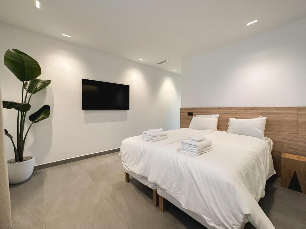 Villa Paraiso w parking gym pool lounge cinema