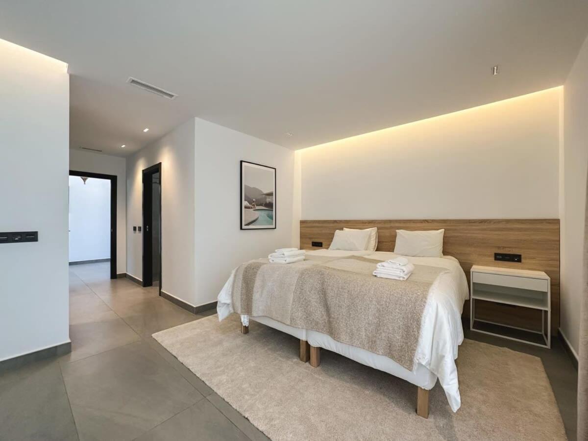 Villa Paraiso w parking gym pool lounge cinema