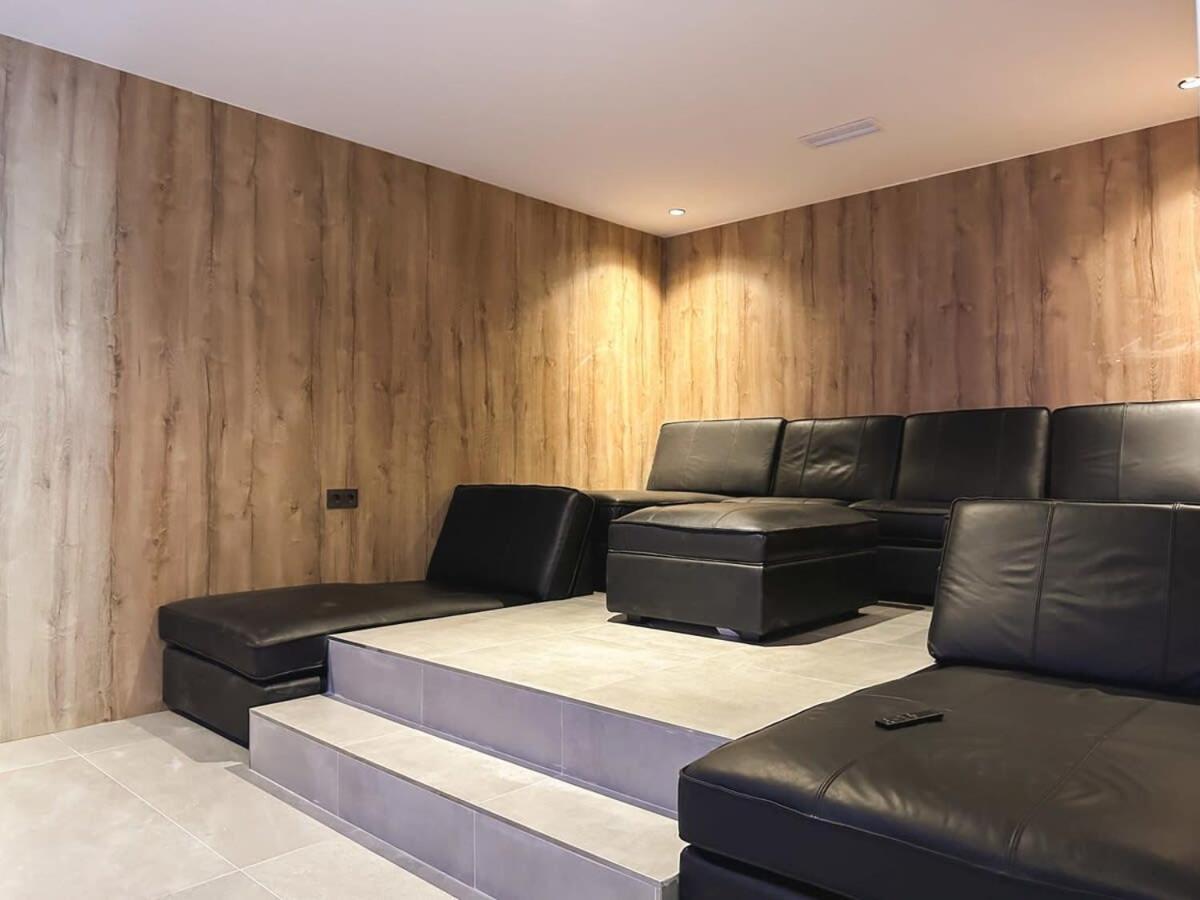 Villa Paraiso w parking gym pool lounge cinema