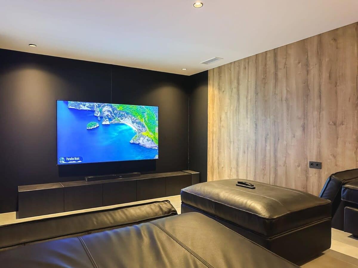 Villa Paraiso w parking gym pool lounge cinema
