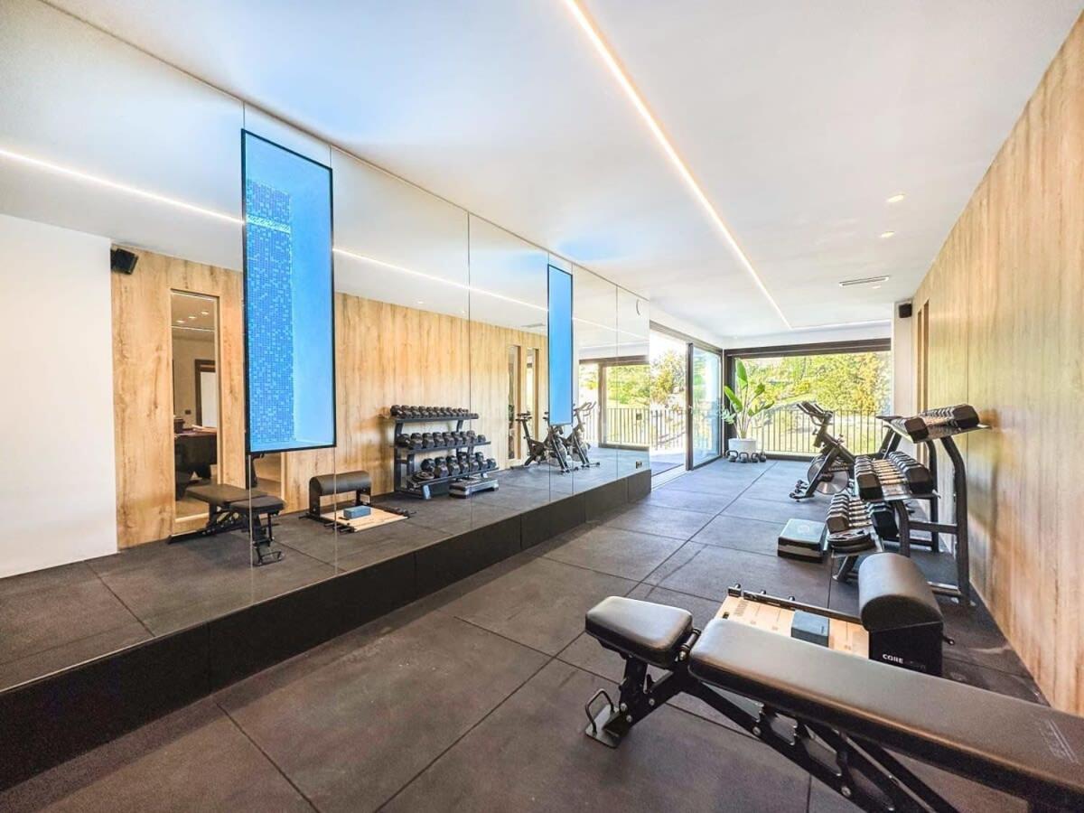 Villa Paraiso w parking gym pool lounge cinema