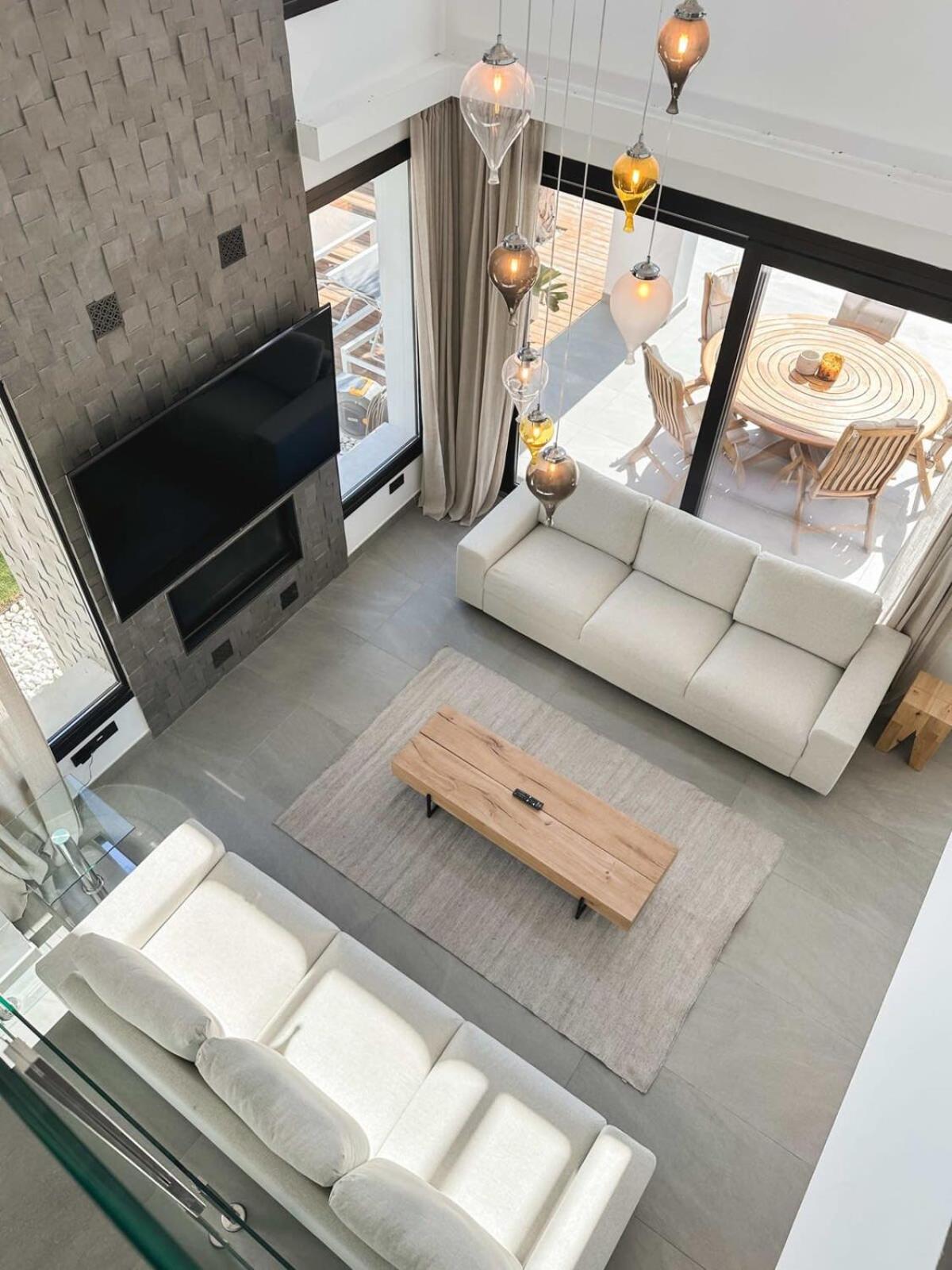 Villa Paraiso w parking gym pool lounge cinema
