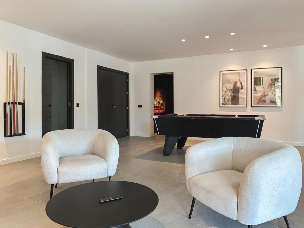 Villa Paraiso w parking gym pool lounge cinema