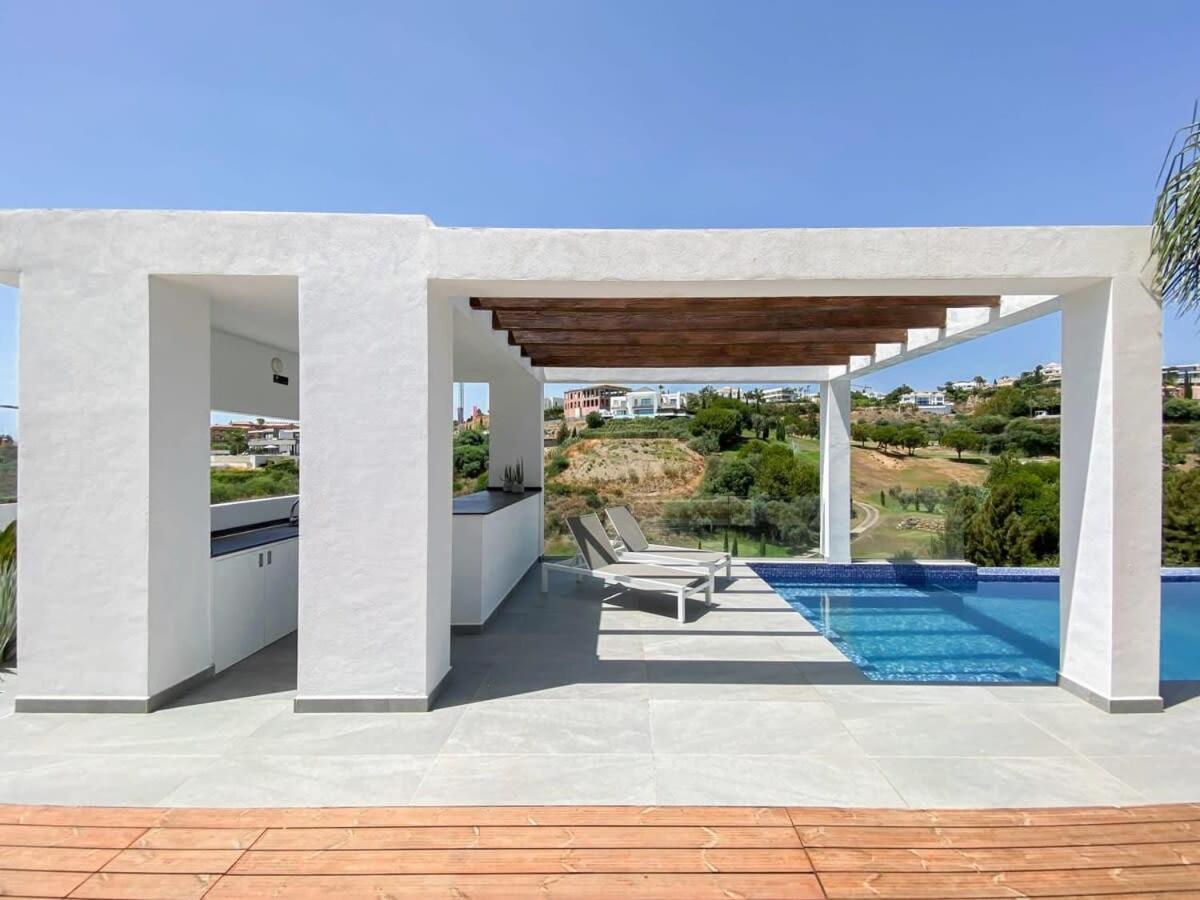 Villa Paraiso w parking gym pool lounge cinema