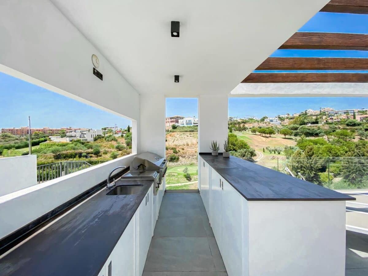 Villa Paraiso w parking gym pool lounge cinema