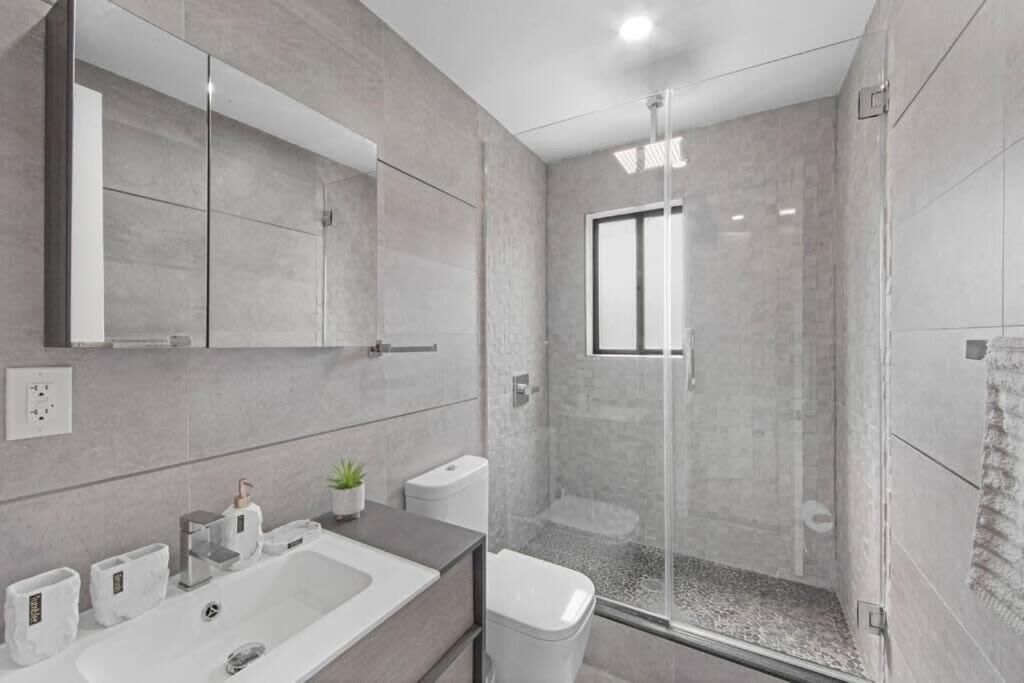 75-5C 3BR LUXURY Duplex BRAND NEW W&D Elevator