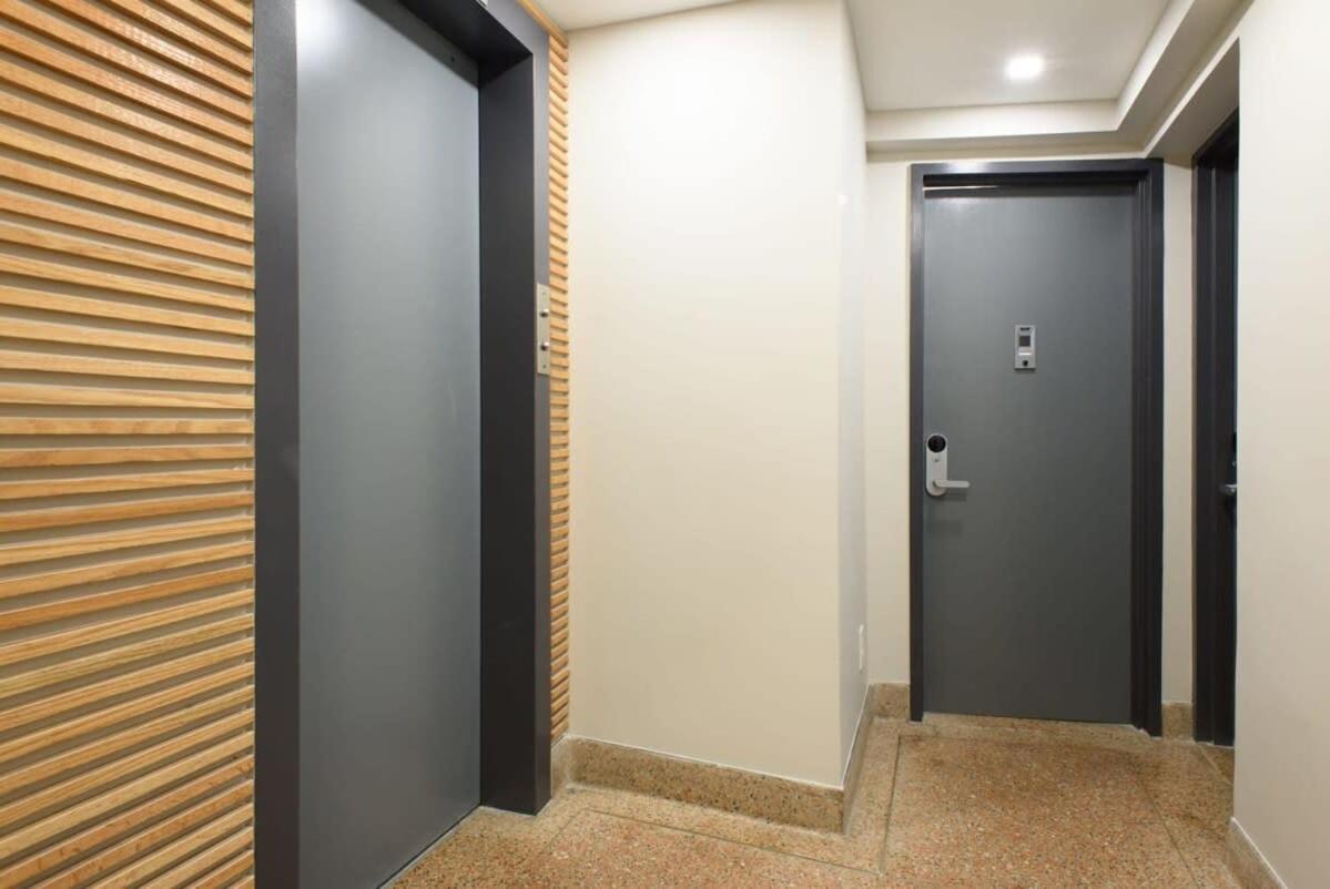 75-3B 3BR Luxury duplex BRAND NEW &D Elevator
