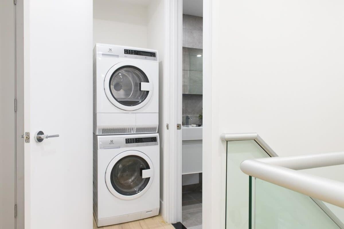 75-5A Luxury 3BR Duplex W D in unit Elevator