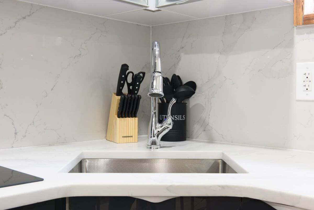 75-5A Luxury 3BR Duplex W D in unit Elevator