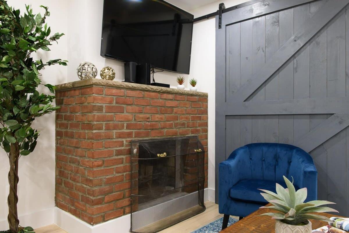 75-5A Luxury 3BR Duplex W D in unit Elevator